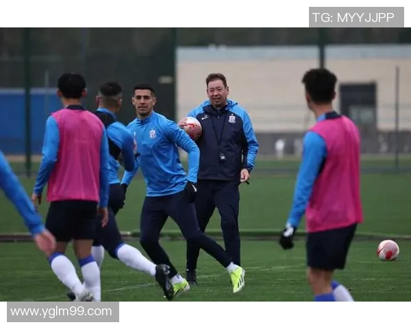 重磅专题：成都足球队如何通过包夹战术实现战术革新与团队协作提升