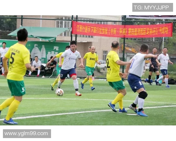 世界足球明星齐聚一堂激情对决展现足球魅力与友谊的盛宴